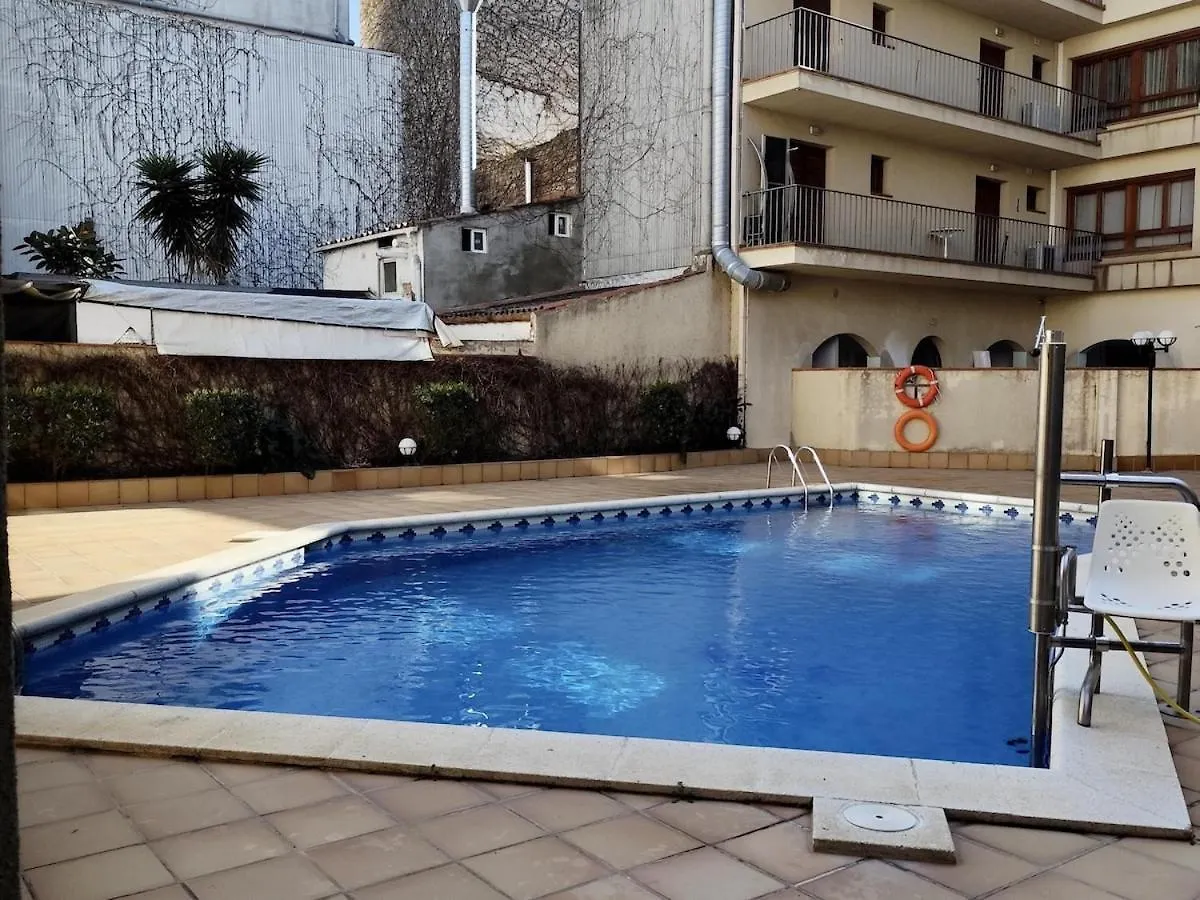 Large Floor With Communal Pool Tossa de Mar Apartment